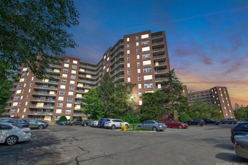 71 Strawberry Hill Ave, Stamford CT  06902-2757 exterior