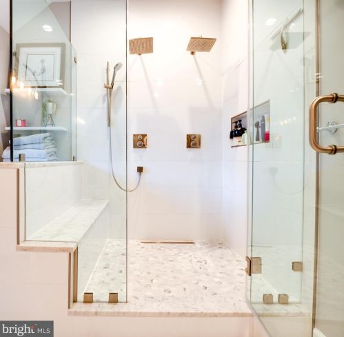 7003 Hickory Hill Rd, Falls Church VA  22042-3903 exterior