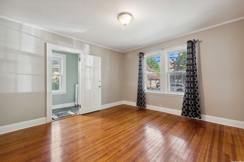 156 Capitol Ave, Williston Park NY  11596-1118 exterior