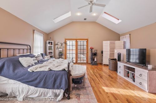 4 Krueger Pl, Middletown NJ  07748-5729 exterior