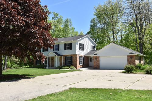 1515 Dorothy Pl, Thiensville, WI 53092-2503