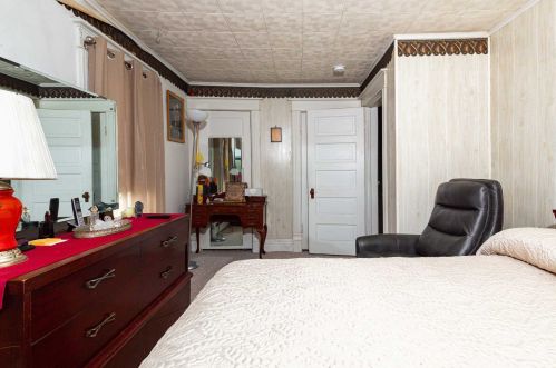 79 Cottage St, Poughkeepsie NY 12601-2724 exterior