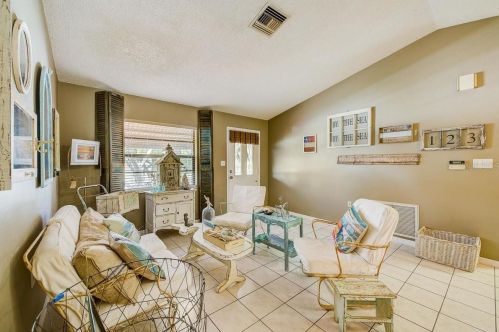 1243 Persimmon Dr, Tarpon Springs, FL 34691-6724