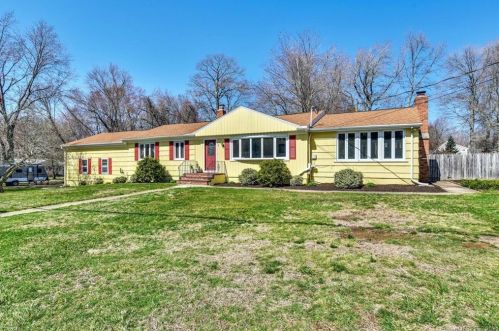40 Lillian Dr, Bridgeport, CT 06611-3747
