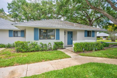 537 Club Dr, West Palm Beach, FL 33418-7081