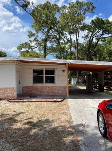 6337 60th Ave, Saint Petersburg, FL 33709-1727