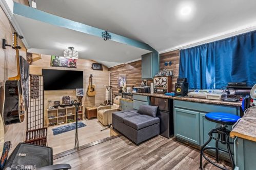 2105 65th St, Long Beach CA  90805-2615 exterior