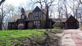 525 Forest Glen St, Ames, IA 50014-3554