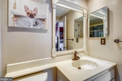 7827 Mulberry Bottom Ln, Springfield VA  22153-2314 exterior