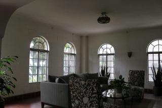 1825 Kingsley Dr, Los Angeles CA  90006-5211 exterior