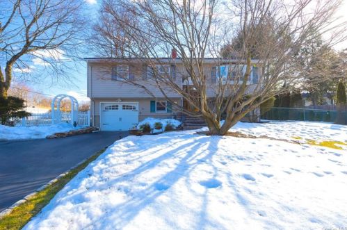 90 Filors Ln, Stony Point, NY 10980-2622