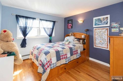 552 Princeton St, N Milford NJ  07646-2015 exterior