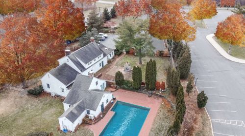 1 Bacon Rd, Westbury, NY 11568-1502