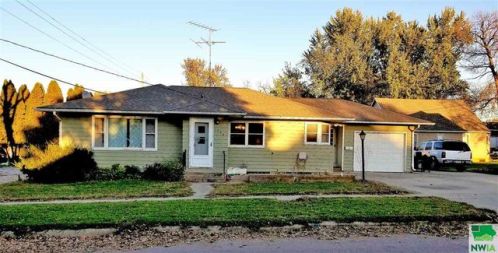 1208 Maple St, Perkins, IA 51239-7386