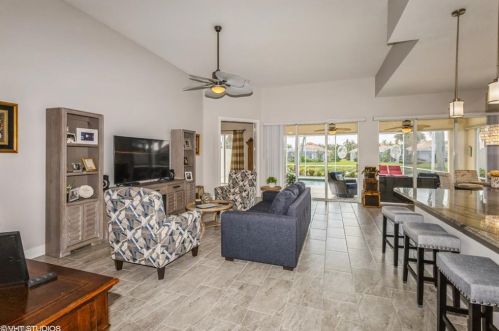 4288 Montalvo Ct, Naples FL  34109-3335 exterior