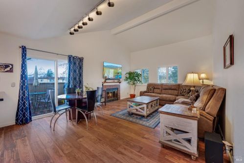 2656 Westberry Dr, Santa Rosa, CA 95403-7209