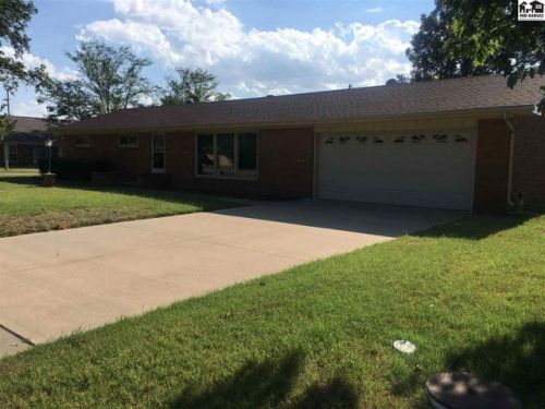 521 Clark Ave, Lyons, KS 67554-3001