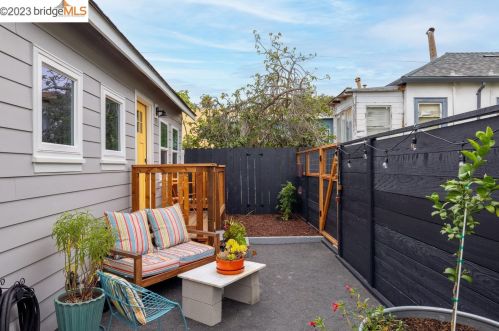 1058 56th St, Oakland CA 94608-2745 exterior