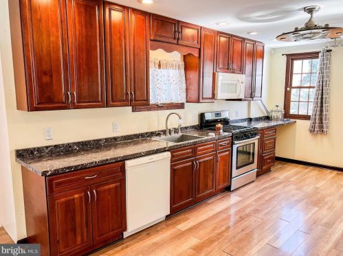 33 Church St, Beverly NJ  08010-3526 exterior