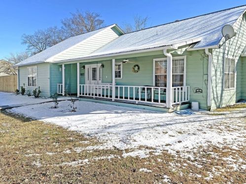 1000 Chestnut St, Honey Grove TX  75446-2068 exterior