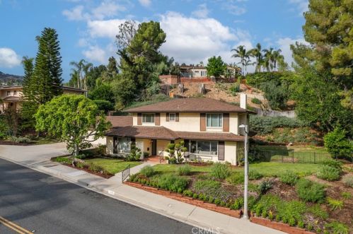 1430 Greenbriar Rd, Glendale, CA 91207-1256