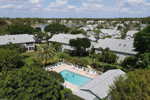 2103 Tama Cir, Naples FL  34112-5441 exterior