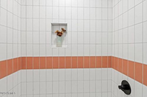 6811 11th Pl, Phoenix AZ  85014-1027 exterior