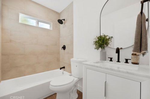 6554 Colbath Ave, Van Nuys CA  91401-1503 exterior