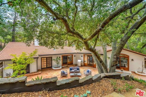 1719 Oak Dr, Topanga CA  90290-4025 exterior