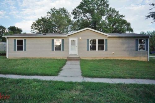 102 Walnut St, Holland, NE 68372