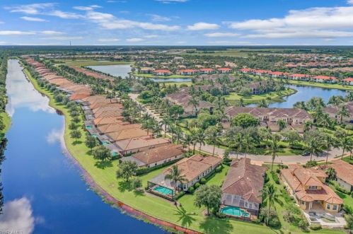 3082 Aviamar Cir, Naples, FL 34114-9566
