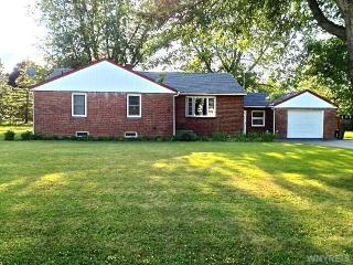 32 Home Rd, Bowmansville, NY 14026-1010