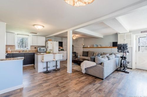 13 Dubois Rd, Uncasville, CT 06382-2011