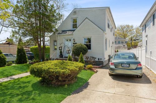 76-58 266th St, New Hyde Park, NY 11040-1016