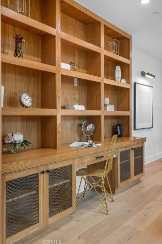 4765 Lemona Ave, Van Nuys CA 91405-4530 exterior