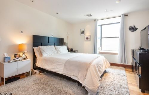 240 Main St, West Paterson NJ  07424-1351 exterior