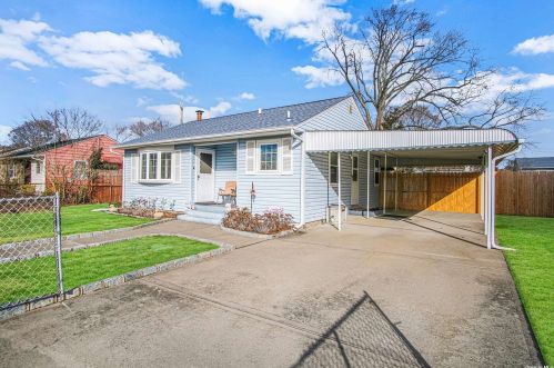 21 Claremont Ave, Bayshore, NY 11706-2321