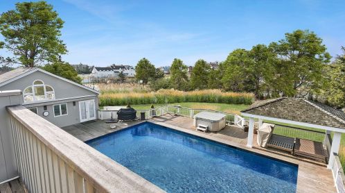 15 Meadow Ln, West Hampton Beach, NY 11978-2510