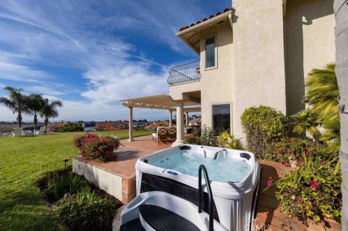 4565 Sea Bluff Cir, Carlsbad CA  92008-3671 exterior