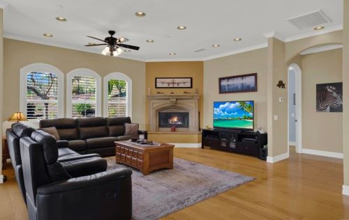 30419 Canyon Estates Rd, Vista CA  92084-1043 exterior