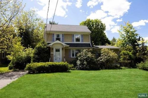 398 Orchard Pl, Haworth, NJ 07641-1130