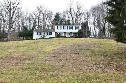 15 Kellogg St, Bethel, CT 06801-1617