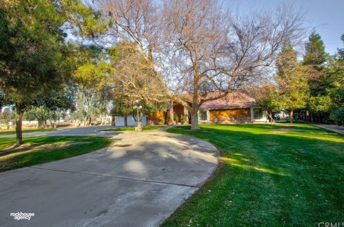 12712 Ashe Rd, Bakersfield, CA 93313-9324