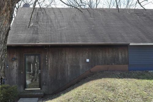1362 Leaning Tree Ln, Lexington, KY 40517-3926