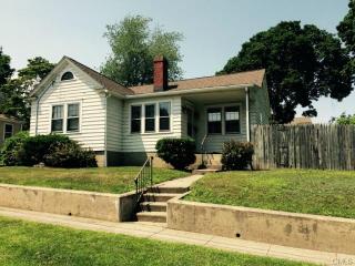 114 Arbor St, Stratford, CT 06614-4823