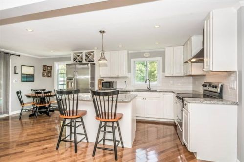 19 Whittier St, Newton, NH 03858-3528
