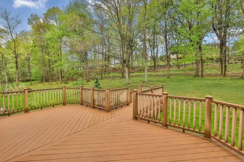 4 Eunice Ln, Thornwood NY  10594-1901 exterior