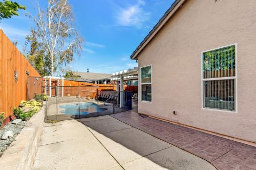 9247 Brown Rd, Elk Grove CA  95624-3917 exterior