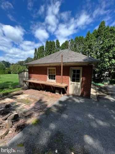 1553 New Holland Pike, Lancaster PA 17601-5653 exterior