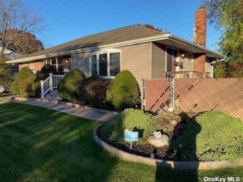 429 Pacific Ave, Islip Terrace, NY 11752-3007
